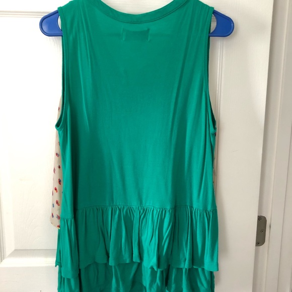 Cute sleeveless top w/floral overlay - Picture 2 of 4